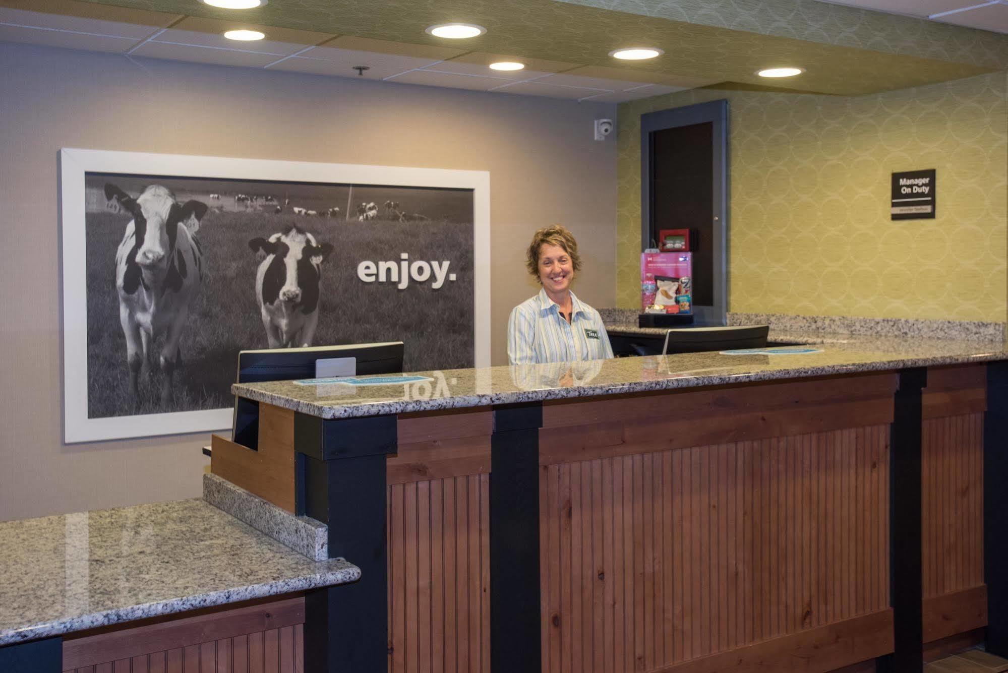 Hampton Inn Wooster Eksteriør bilde